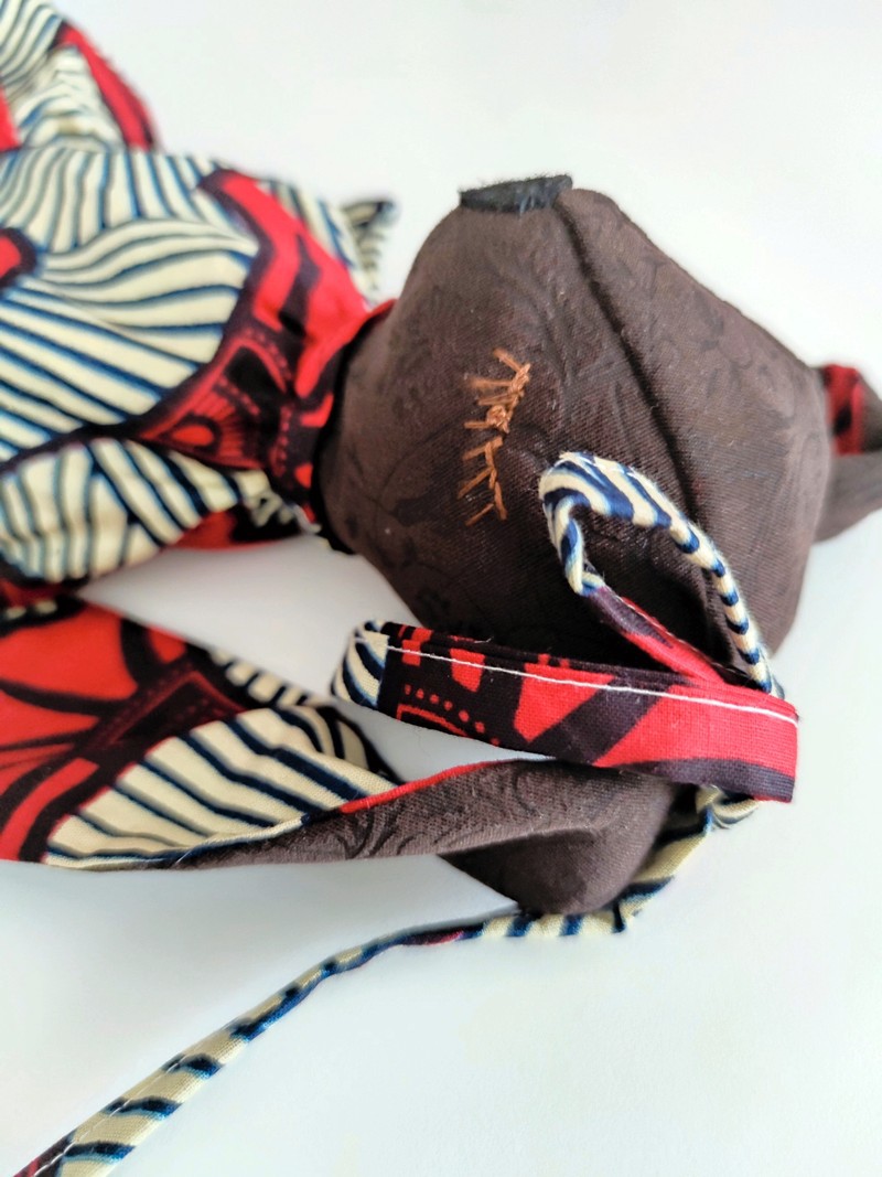 Doudou lapin habillé