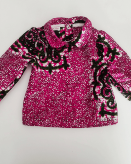 Blouse en pagne couleur rose fuchsia pour bébé avec des manches longues et un col arrondi