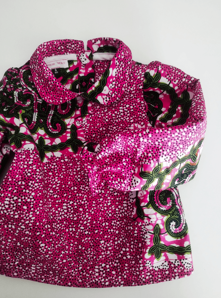 blouse pour bébe en pagne couleur rose, détail du col