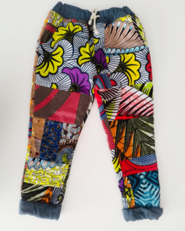 pantalon multicolore en patchwork de tissus wax doublée avec une maille rayée grise foncée