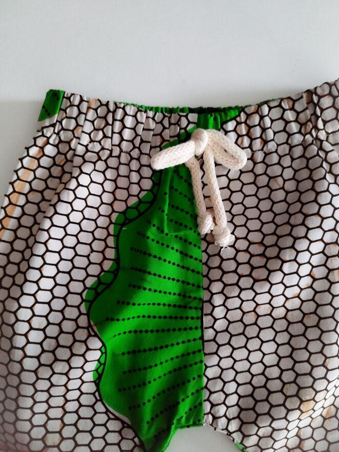 détail de la taille et le nœud en cordon