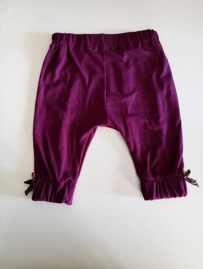pantalon en maille pour bébé de couleur prune