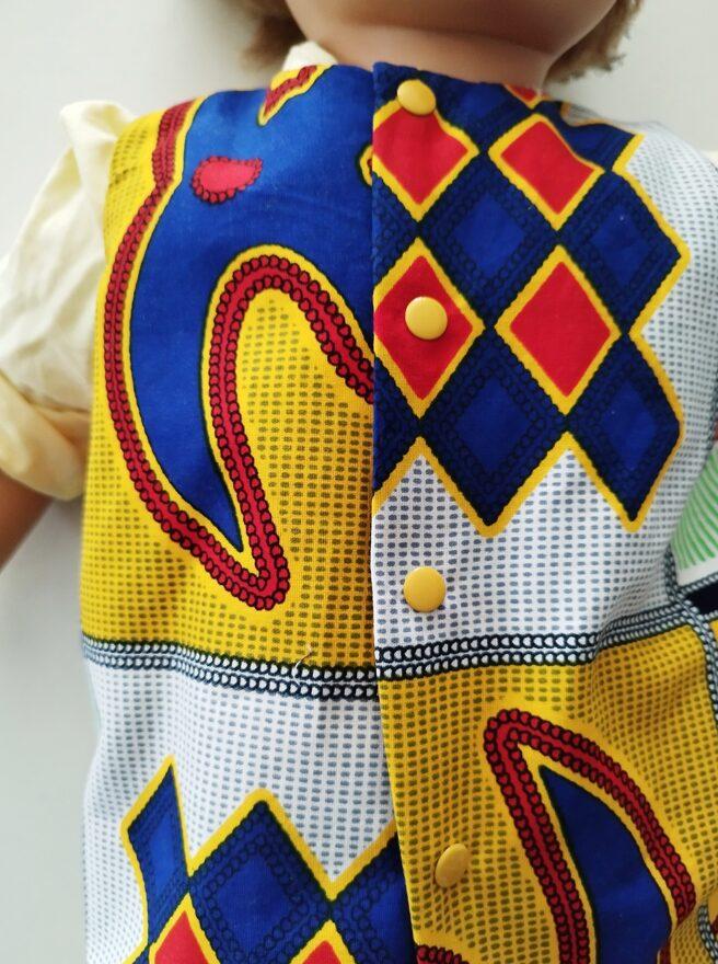 détail du devant de la combinaison chasuble