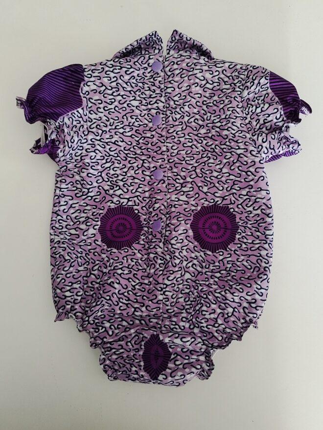 body en Wax de couleur violet, avec des manches courtes et un col Claudine vue de dos