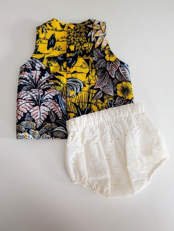 ensemble pour bébé avec un top en Wax imprimé et une culotte en coton brodé