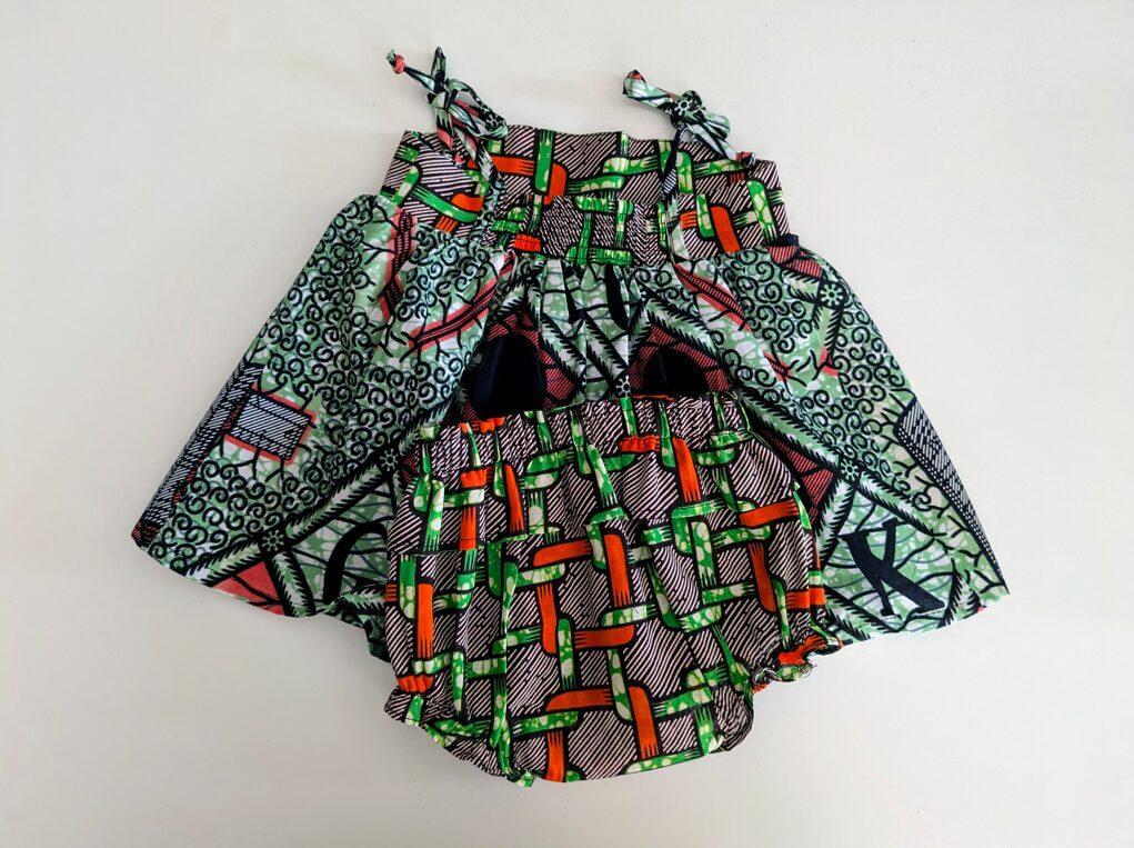 robe et culotte pour bébé en Wax de couleur vert avec des touches d'orange