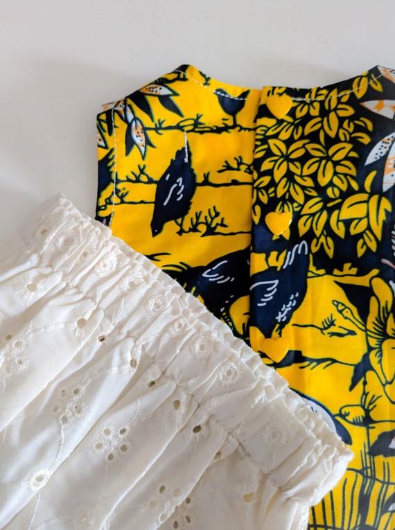 détail de l'ensemble pour bébé