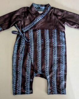 combinaison pour bébé en tissu bleu indigo rayé