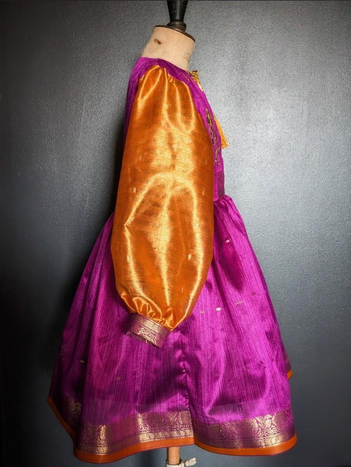 robe indienne pour fillette vue de profil