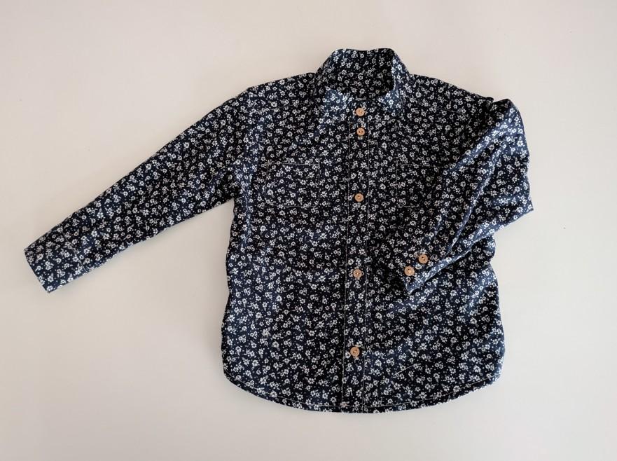 chemise bleu marine à motif fleuri
