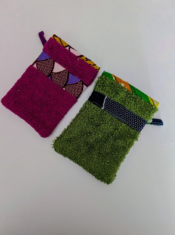 gant de toilette vert et rouge pour enfant