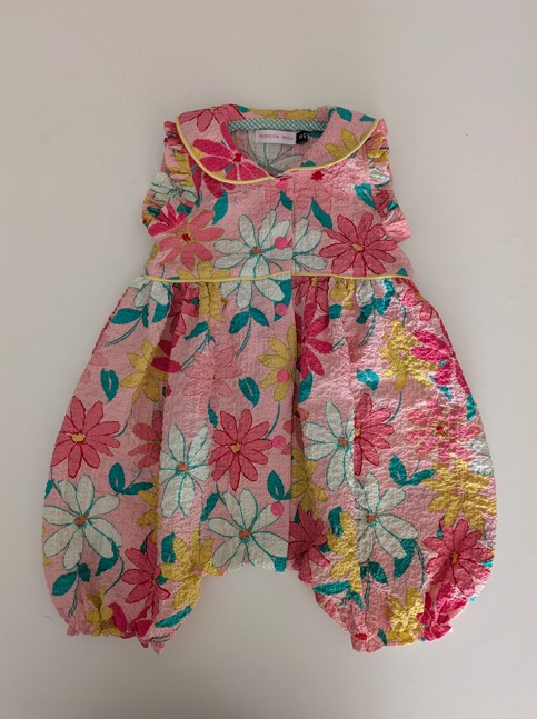 Combinaison fleuri rose pour bébé