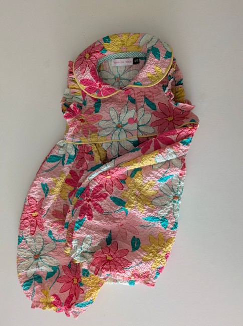 combinaison pour bébé pliée