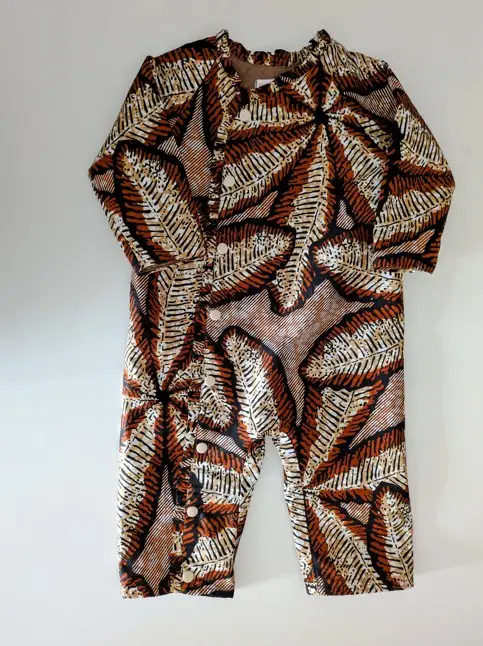 combinaison en wax à motifs feuillages marron et beige