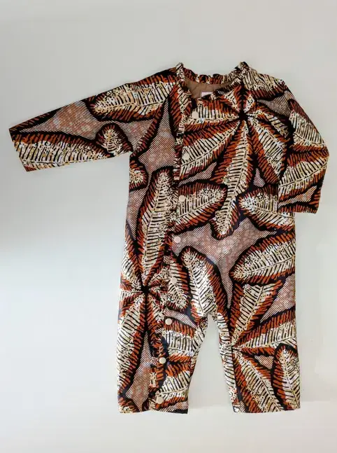 combinaison en wax à motifs marron et beige