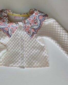 Gilet à grand col brodé pour bébé de couleur écrue