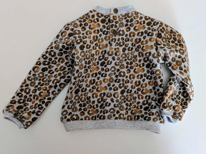 sweat pour bébé en imprimé léopard vue de dos