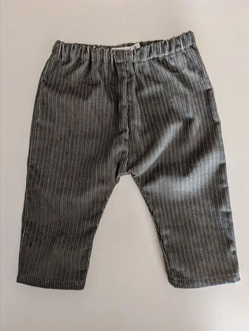 Pantalon pour bébé en velours de couleur gris souris