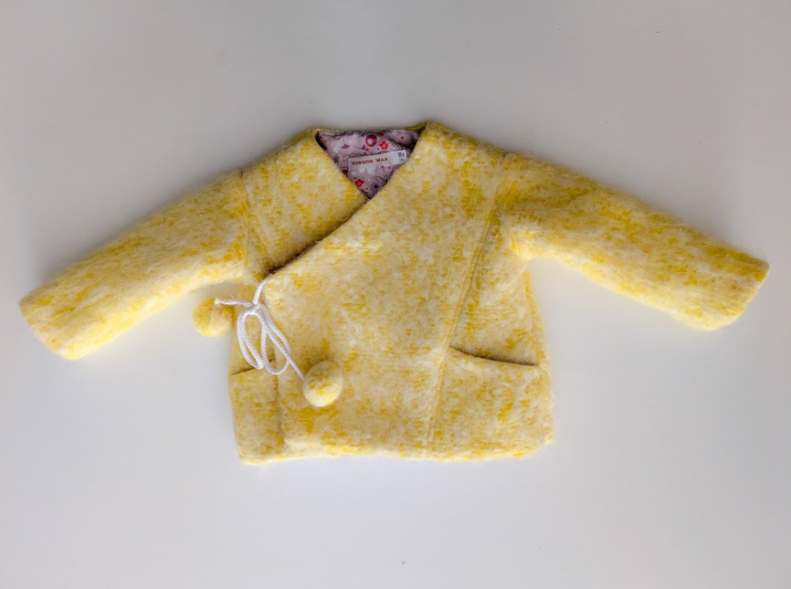 veste croisée pour bébé de couleur jaune