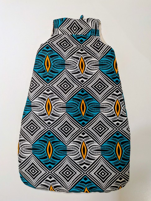 dors-bien en wax orange, bleu sur fond blanc